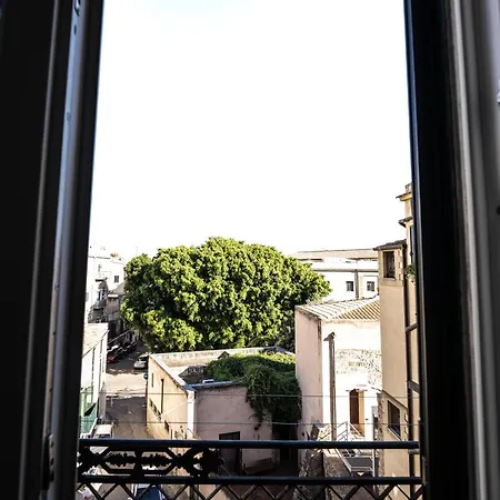 Maison D'art Orleans *